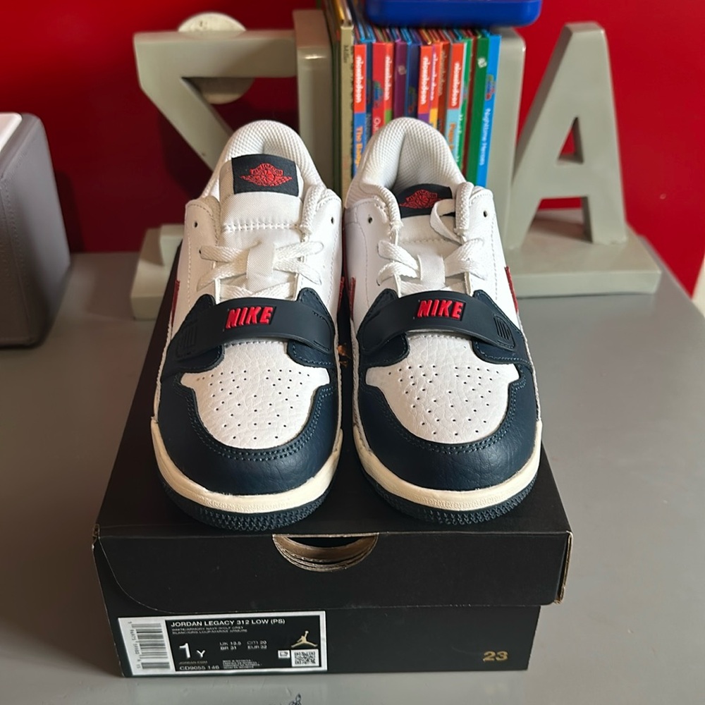 Jordan legacy 312 low size 1y